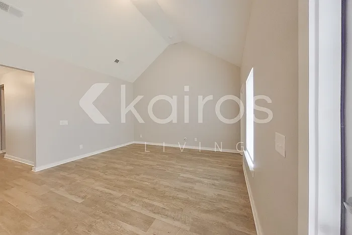 8005 Shadesbrook Dr — Photo 3