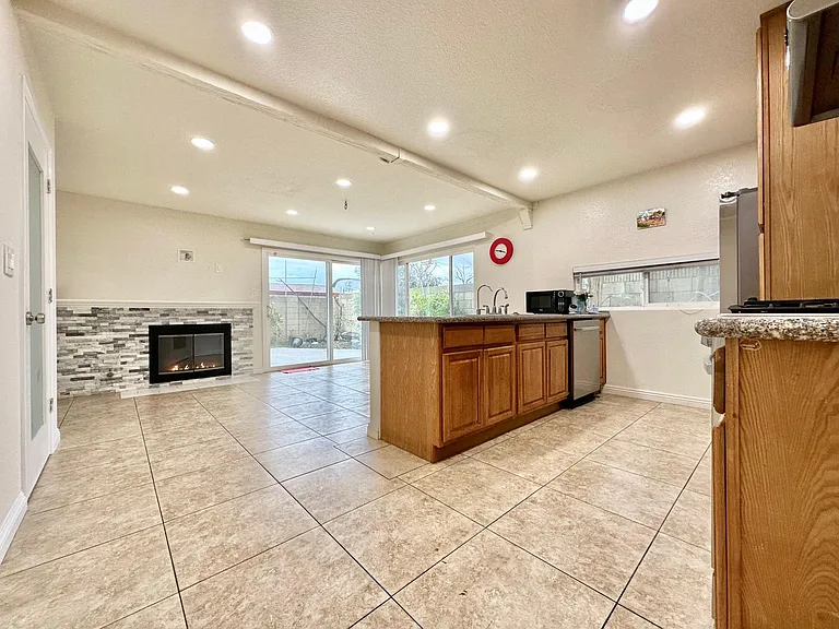 13103 Beach St — Photo 3