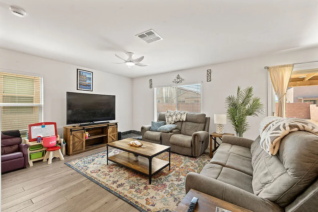 3 bed, 2.5 bath, 1512 sqft, $1,850 — Photo 4