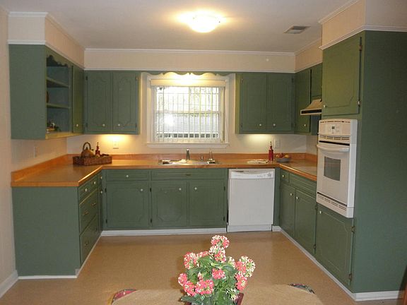 3rd image of 304 Emerson Dr