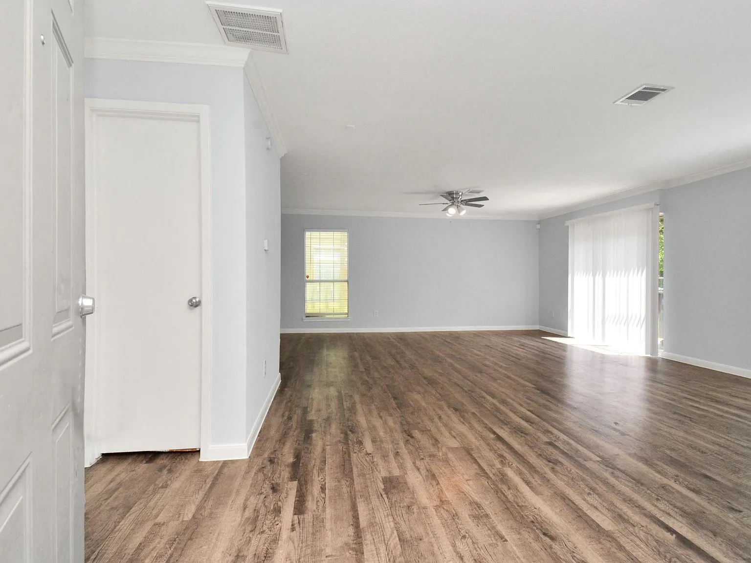 3 bed, 2.5 bath, 1450 sqft, $1,850 — Photo 1