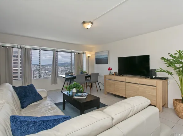 2525 Date St APT 3706, Honolulu, HI 96826