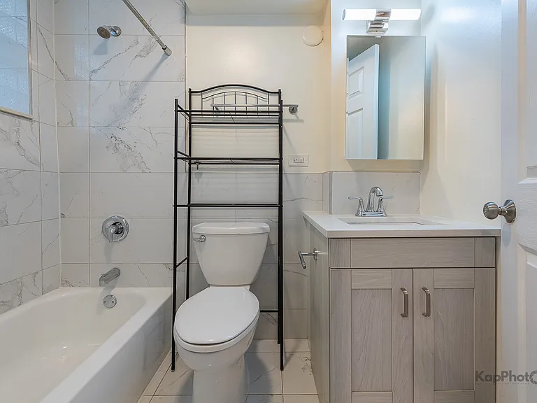 1620 W Warren Blvd #GF — Photo 16
