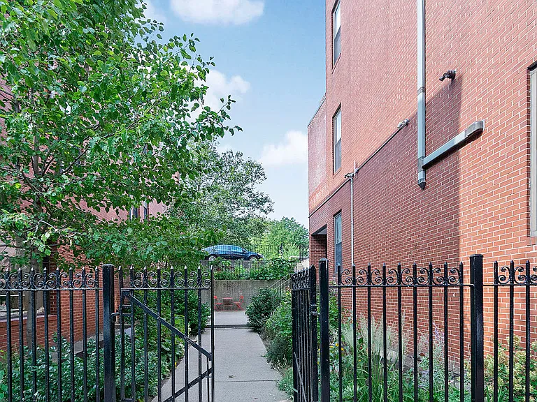 50 Main St #11 — Photo 15
