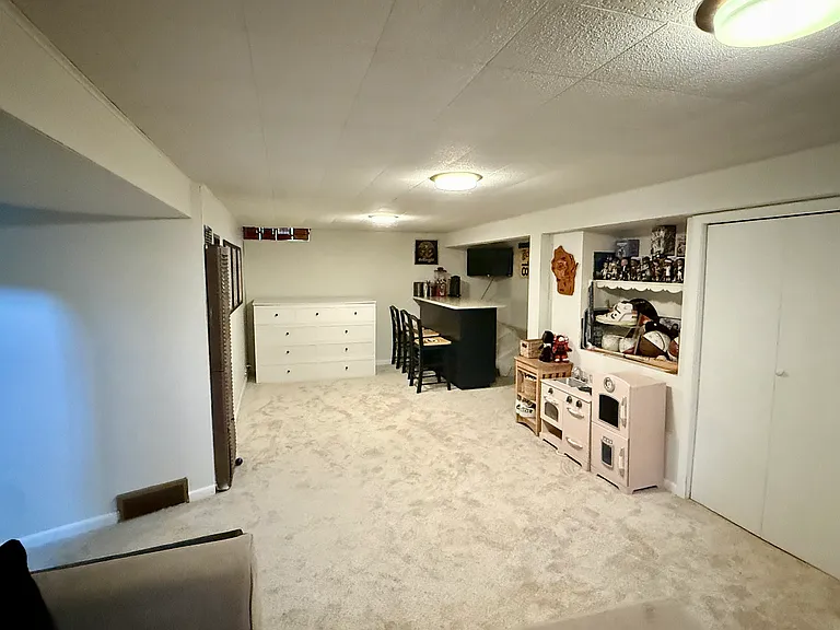 2181 W Marne Ave — Photo 18