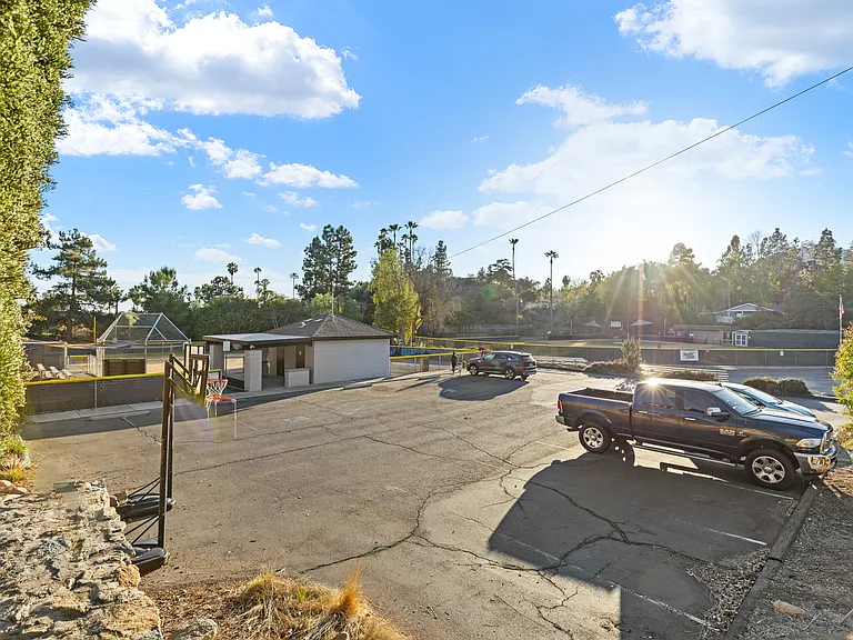 10464 Russell Rd — Photo 19