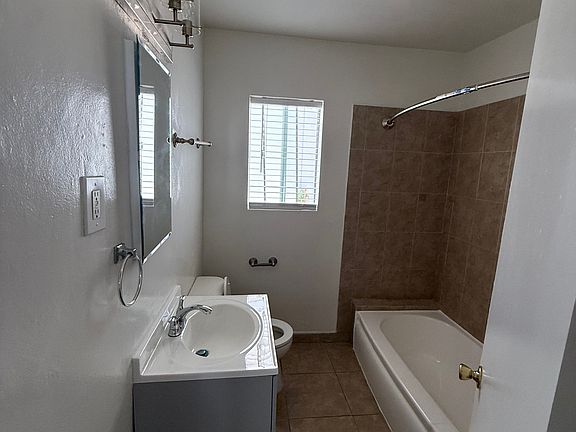 5th image of 6101 N Clybourn Ave #9