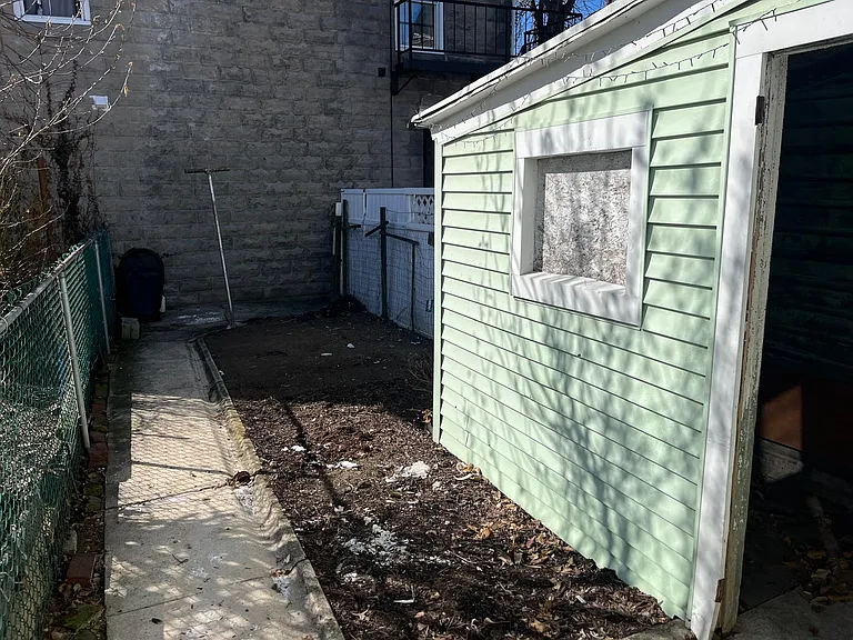 1102 Franklin St — Photo 15