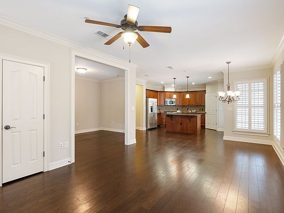 5th image of 212 Grant Park Dr