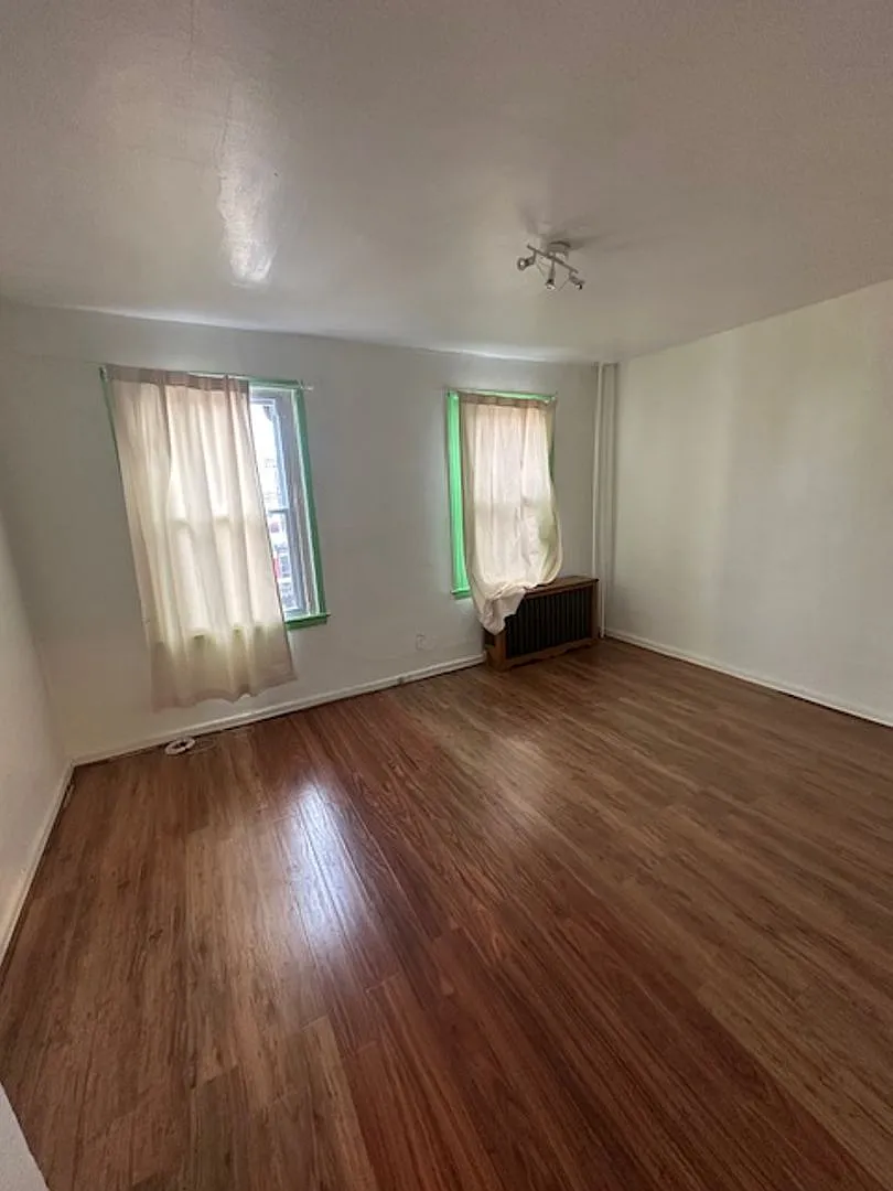 2 Bedroom, 2 Bathroom Apt for Rent - 2nd Flr — Photo 3