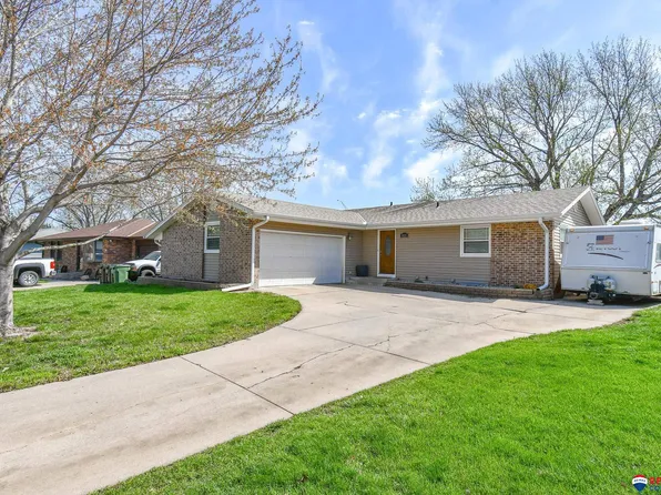 4820 Canterbury Ln, Lincoln, NE 68512