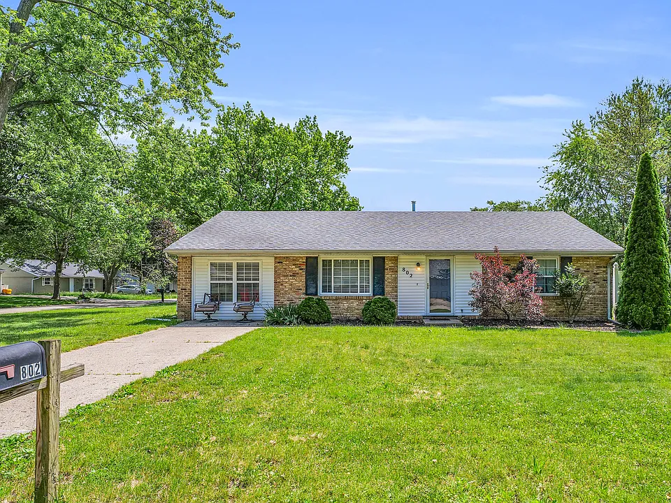 802 Stratford Dr
