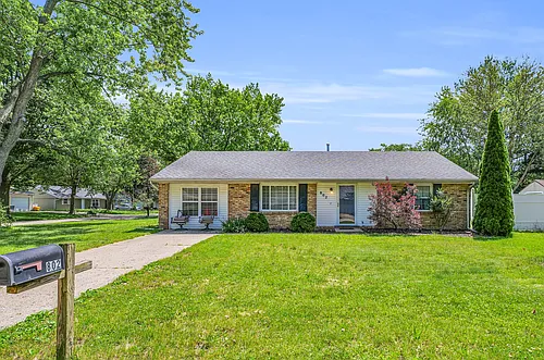 802 Stratford Dr Photo 1