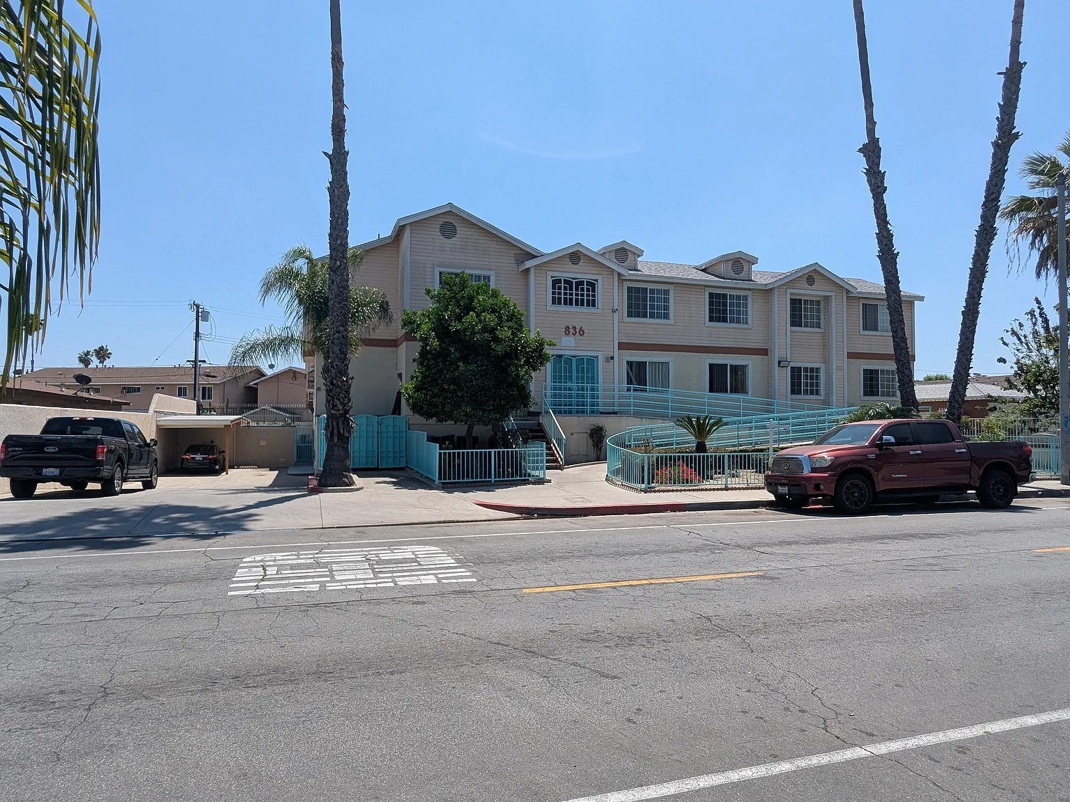 2 bed, 900 sqft, $2,695 — Photo 2