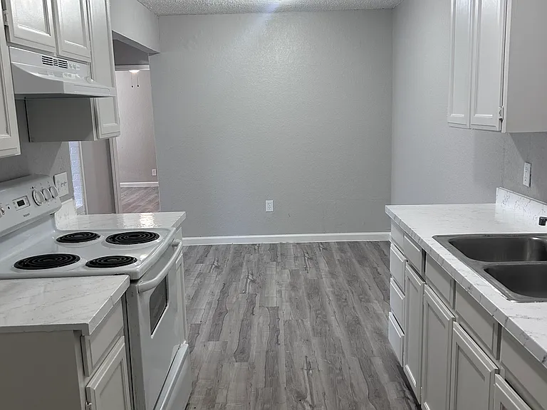 1908 San Rafael St #1908 — Photo 6