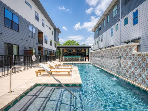 1208 N Academy Ave, New Braunfels, TX