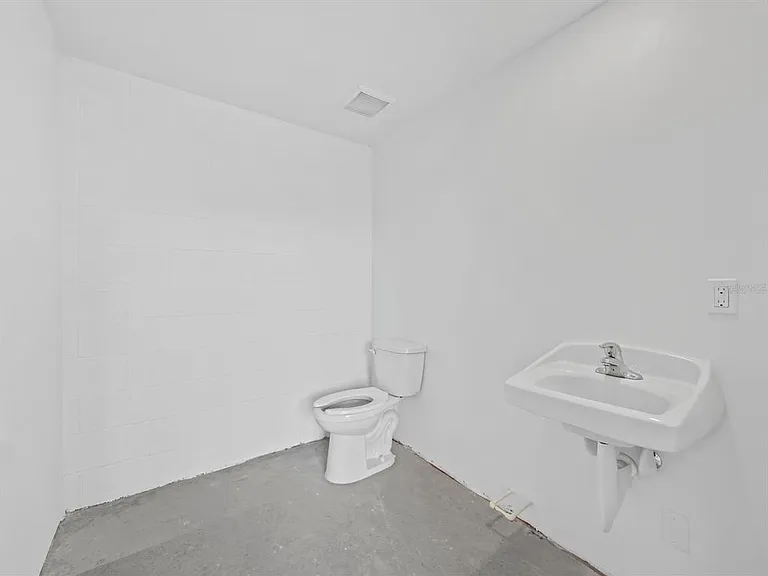829 57th St E #14 — Photo 9