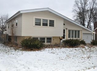 2044 Pratt St, Des Plaines, IL 60018