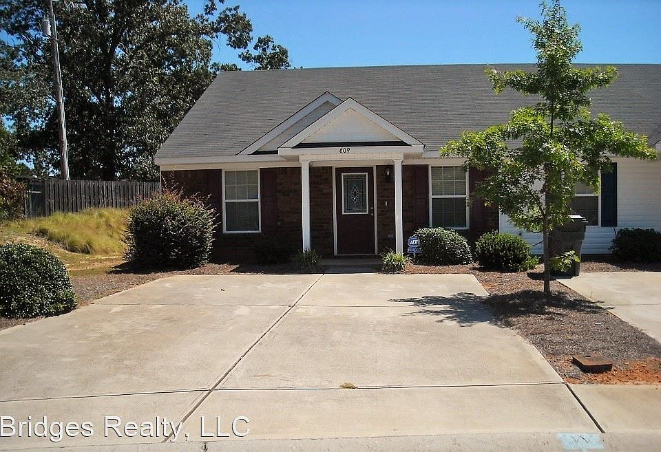 1st image of 609 Beretta Dr