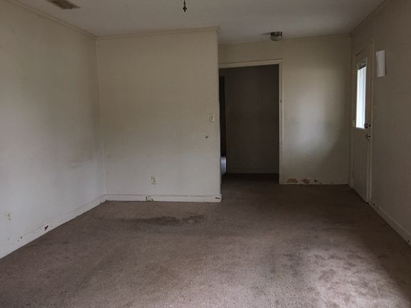 3rd image of 912 Webster St