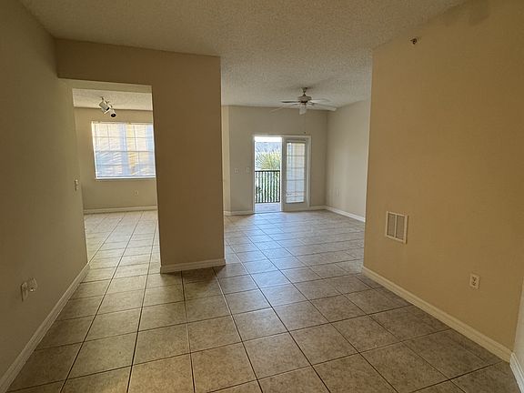 5th image of 10825 Windsor Walk Dr #302-1