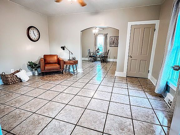 4th image of 326 21st Ave