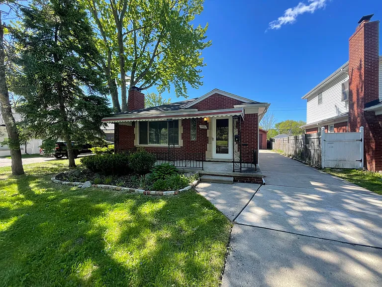19960 Anita St — Photo 1