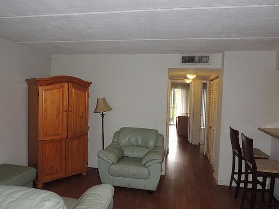 5th image of 707 Meadows Cir #1