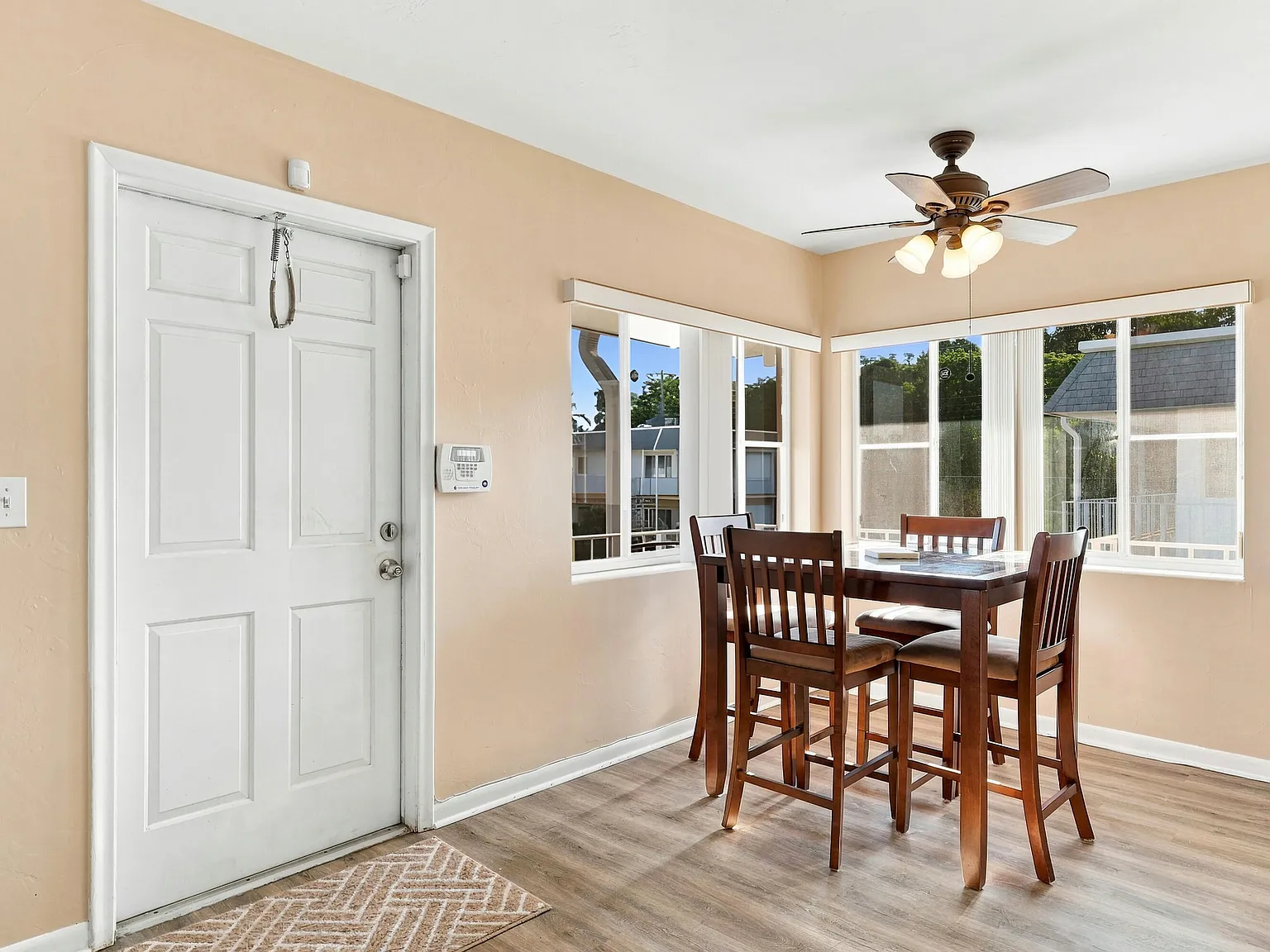 2920 Cynthia Ln — Photo 3