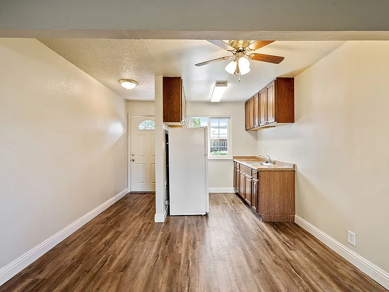 Mountain View Apartments — Photo 28
