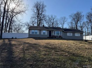 634 Parker Dr, Ballwin, MO 63021