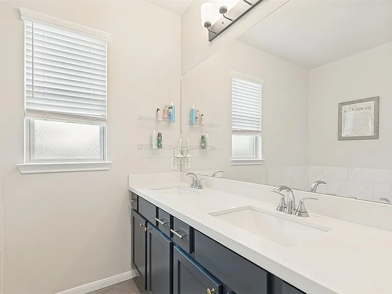 1902 Middle Pass Ln — Photo 16