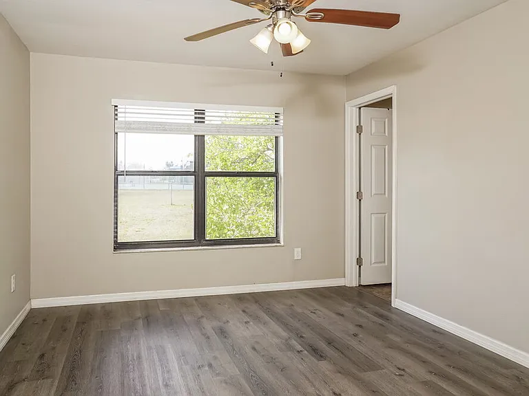 5362 Trekell St — Photo 7