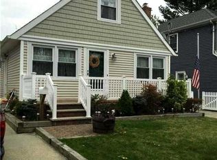 1042 N 2nd St, New Hyde Park, NY 11040