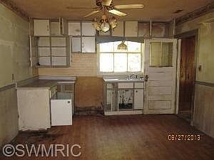 2nd image of 1284 N Euclid Ave