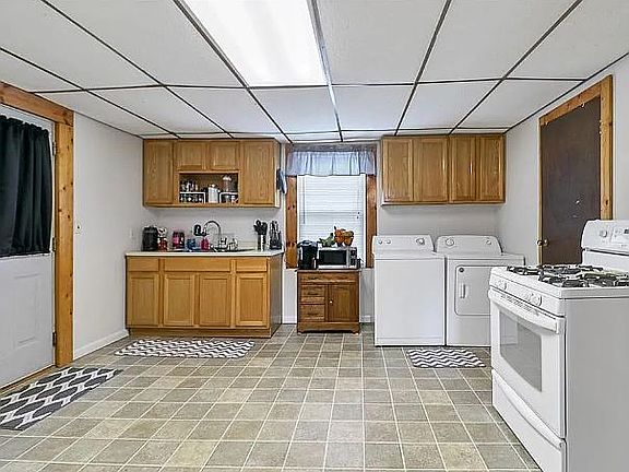 4th image of 22 N Maple Ave