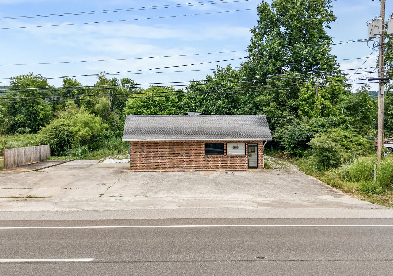 3 bed, 1.5 bath, 1271 sqft, $1,800 — Photo 1
