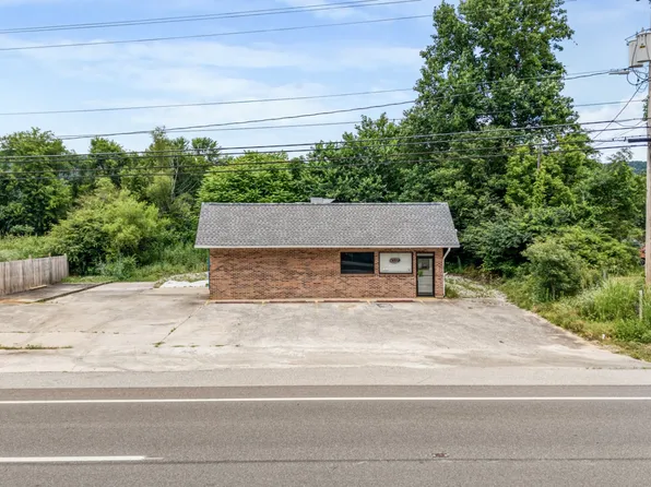 2116 S Roane St, Harriman, TN 37748