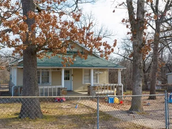 350 Kansas St SE, Camdenton, MO 65020