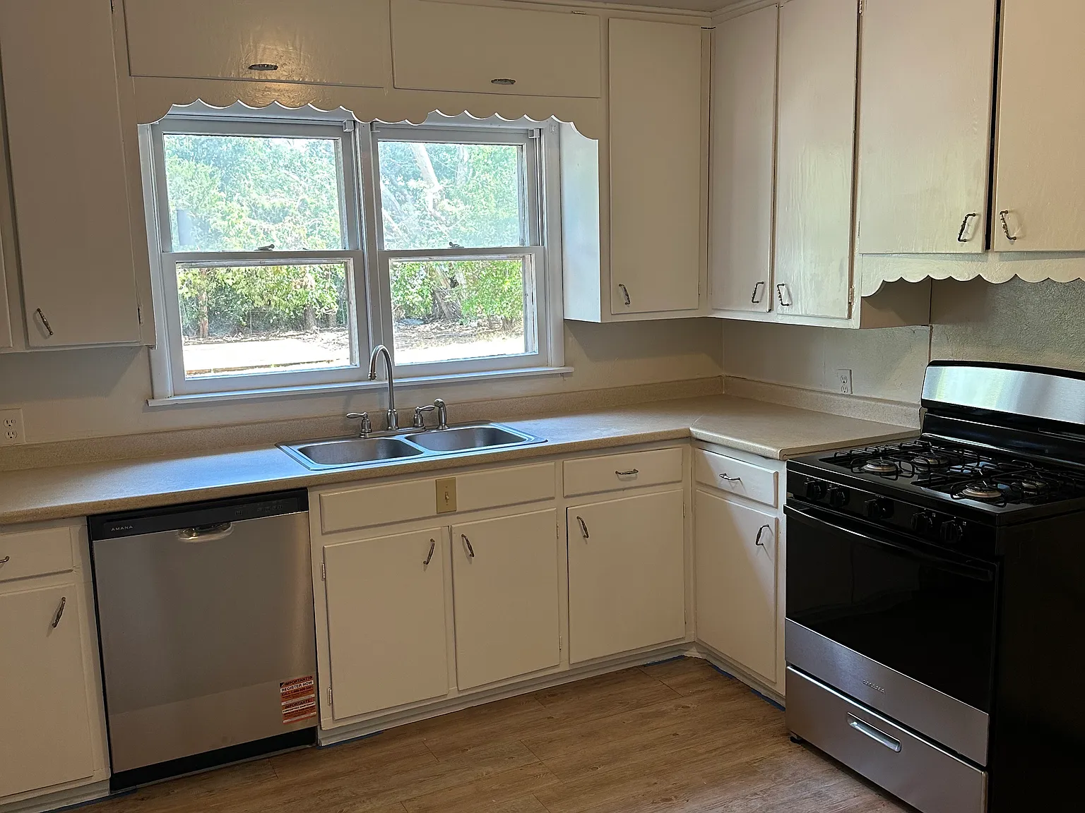 2 bed, 900 sqft, $1,100 — Photo 2