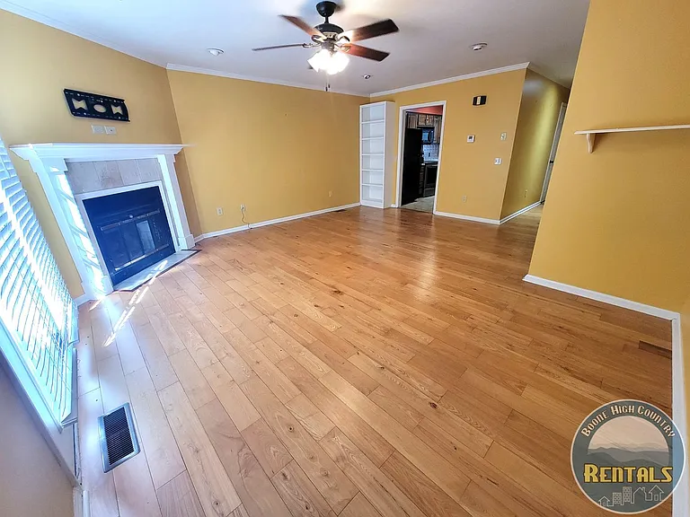 1254 Camelot Ct NE — Photo 5
