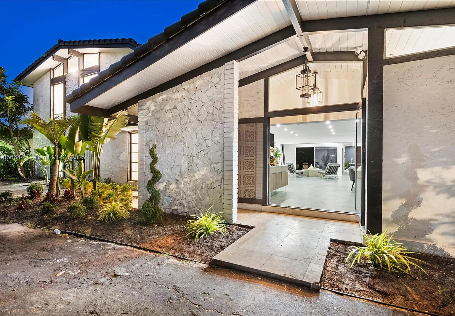 Hollywood Hills — Photo 2