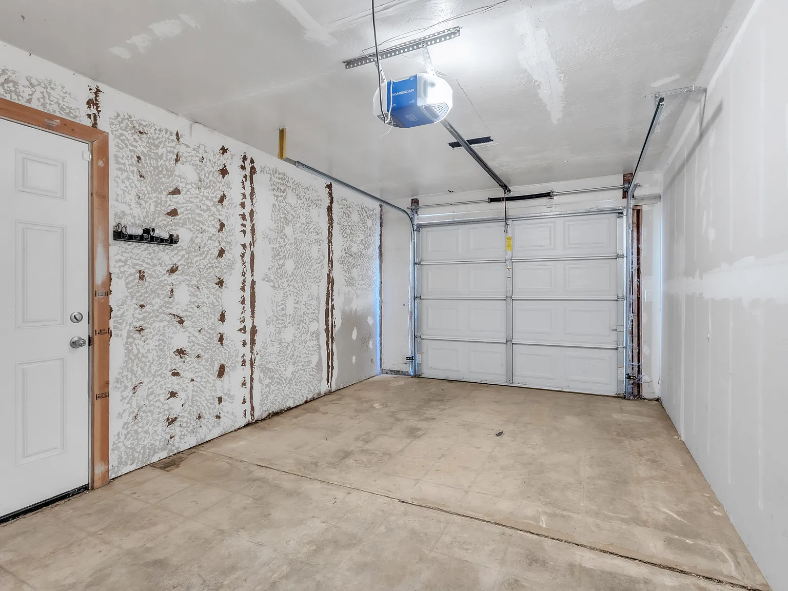 2 bed, 700 sqft, $1,800 — Photo 4