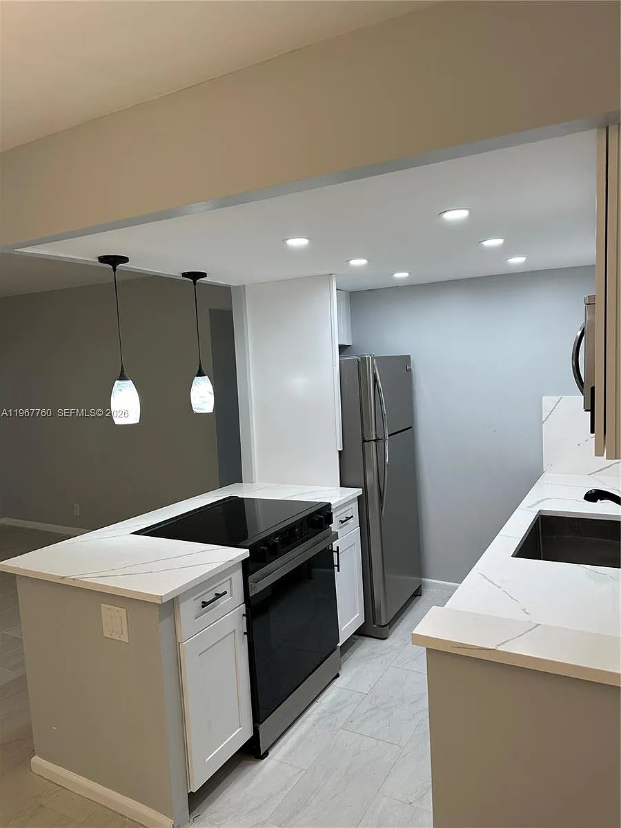Building Photo - 4067 Ainslie #4067-D