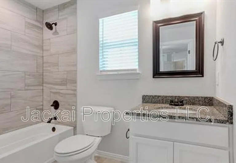 243 W Forest Ave — Photo 11