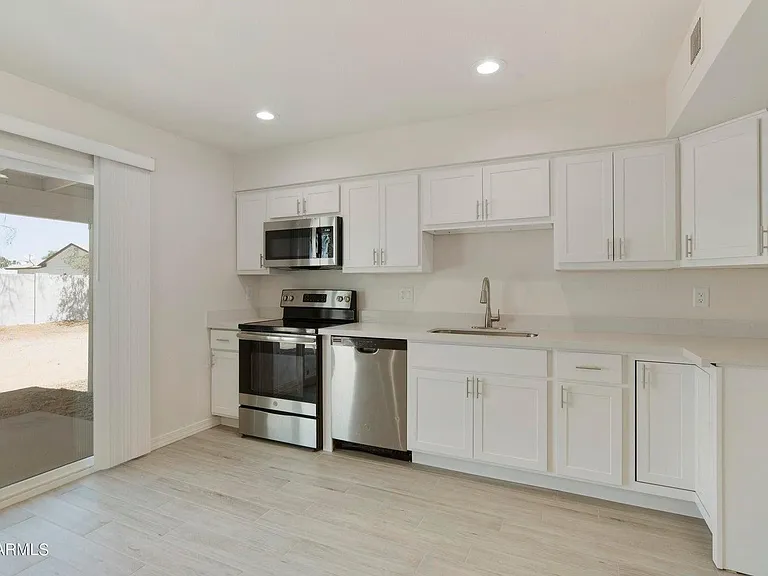 3316 E Helena Dr — Photo 4