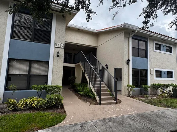 1525 Lake Crystal Dr, West Palm Beach, FL