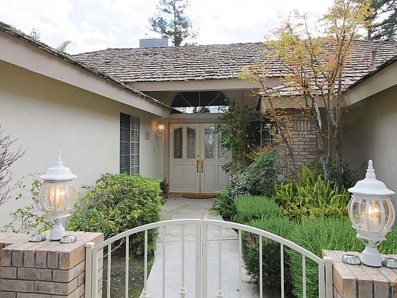 3rd image of 8749 Sierra Oak Dr