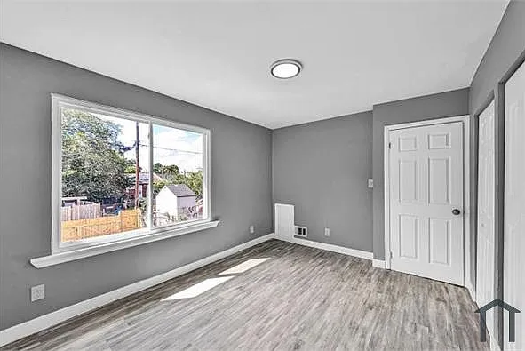 2240 15th St NE — Photo 12