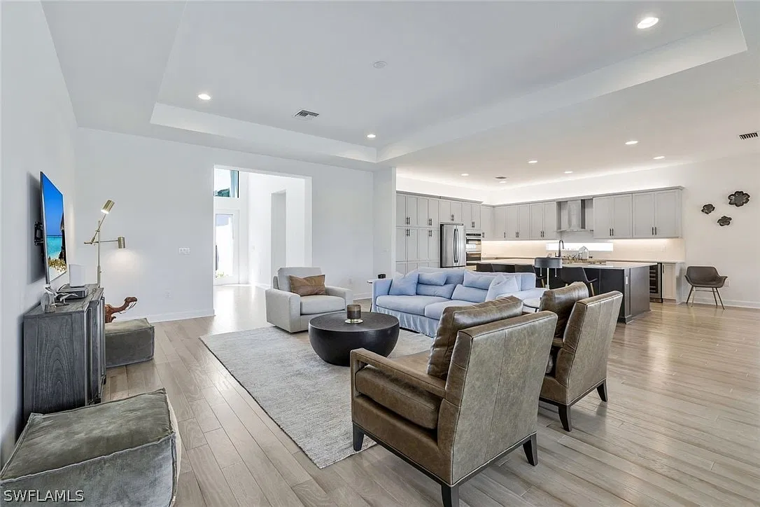 2 bed, 2620 sqft, $4,500 — Photo 4